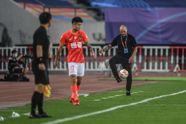 媒体人：马刺这个系列赛的转折点 就是福克斯那个快攻上篮被盖